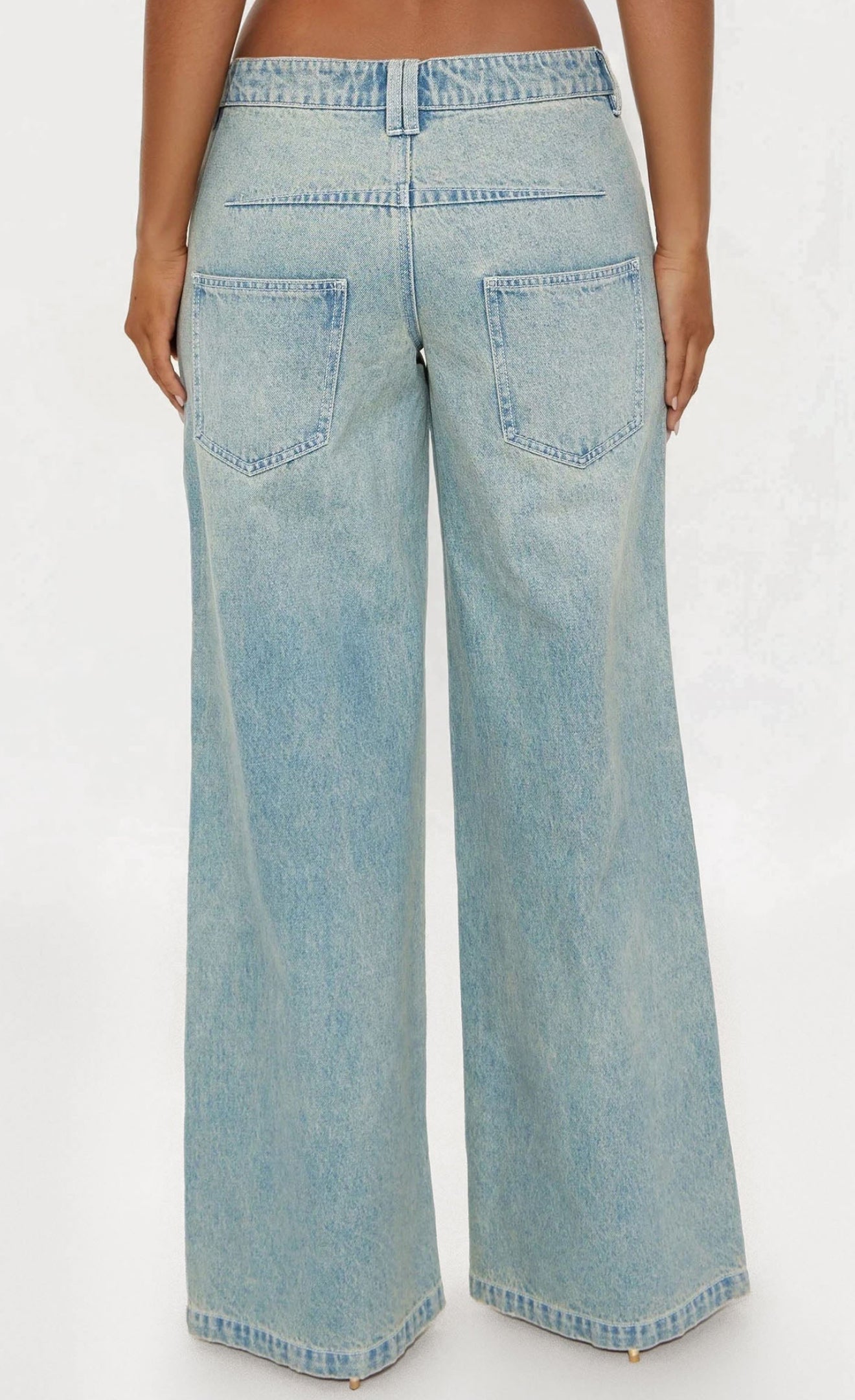 Something about wide leg jeans Size 3