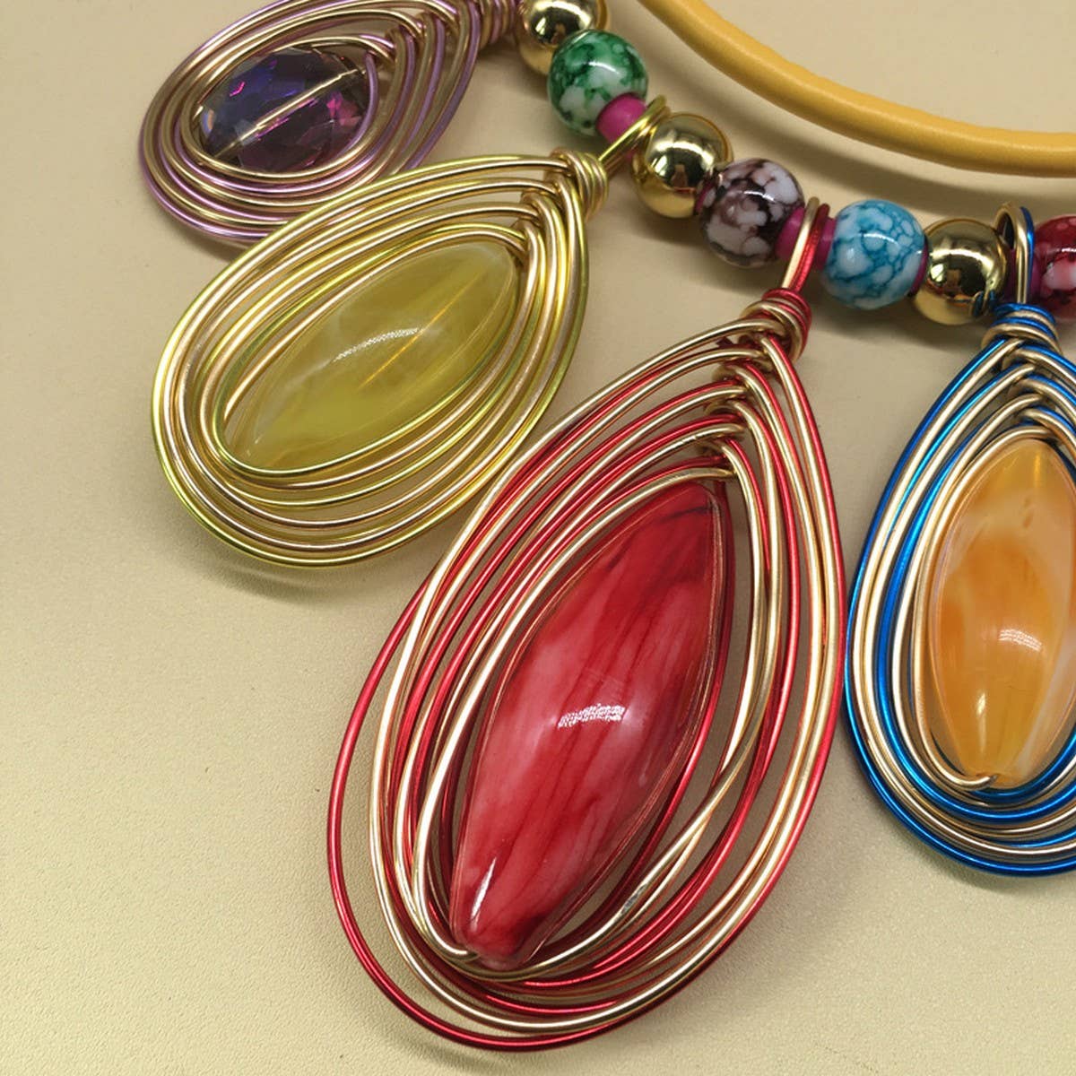 EXAGGERATED HAND-WOVEN RESIN NECKLACE SET