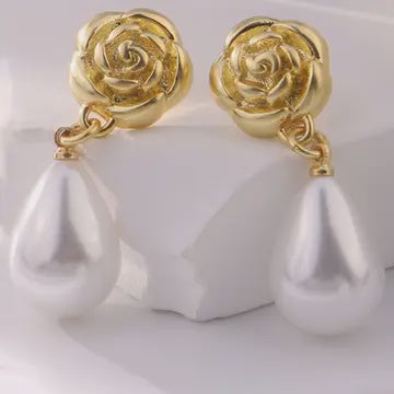 Women Retro Camellia Pearl EARRINGS