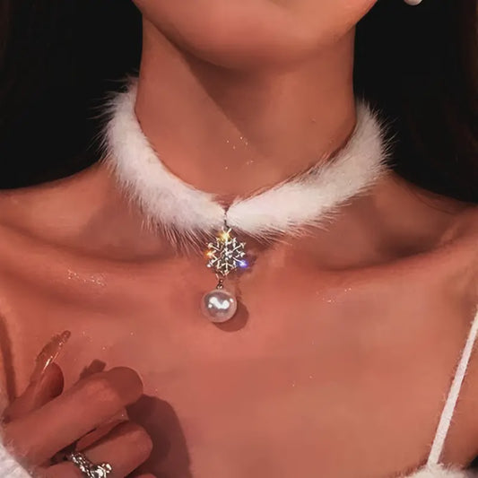 Pendant Necklace with Rhinestones