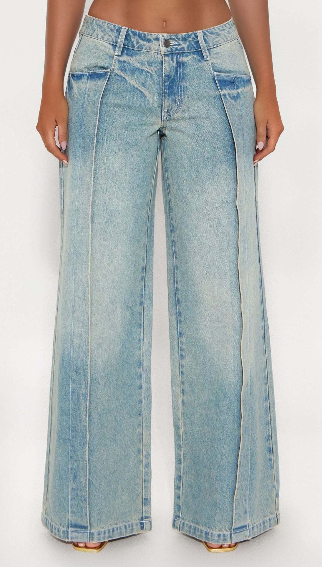 Something about wide leg jeans Size 3