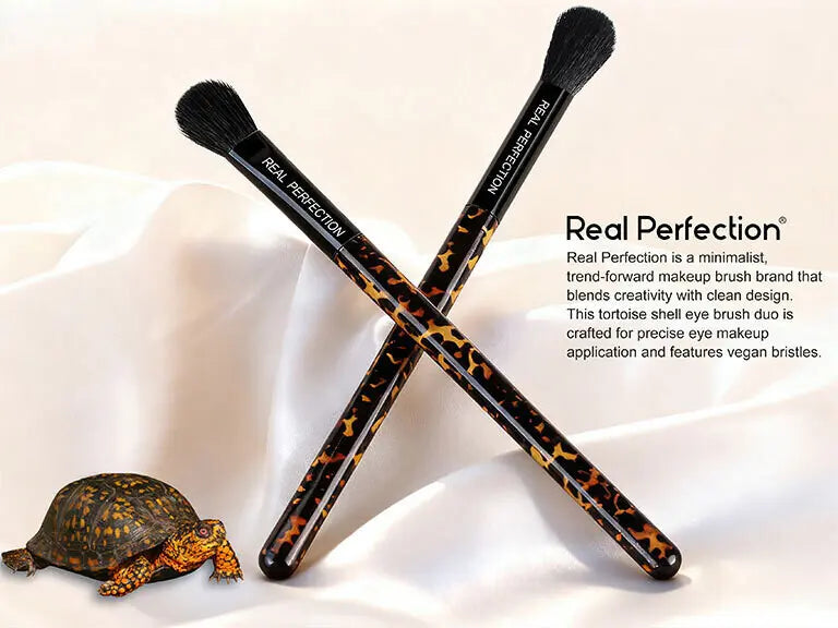 REAL PERFECTION
Crease Blending and Small Eyeshadow Brush Duo